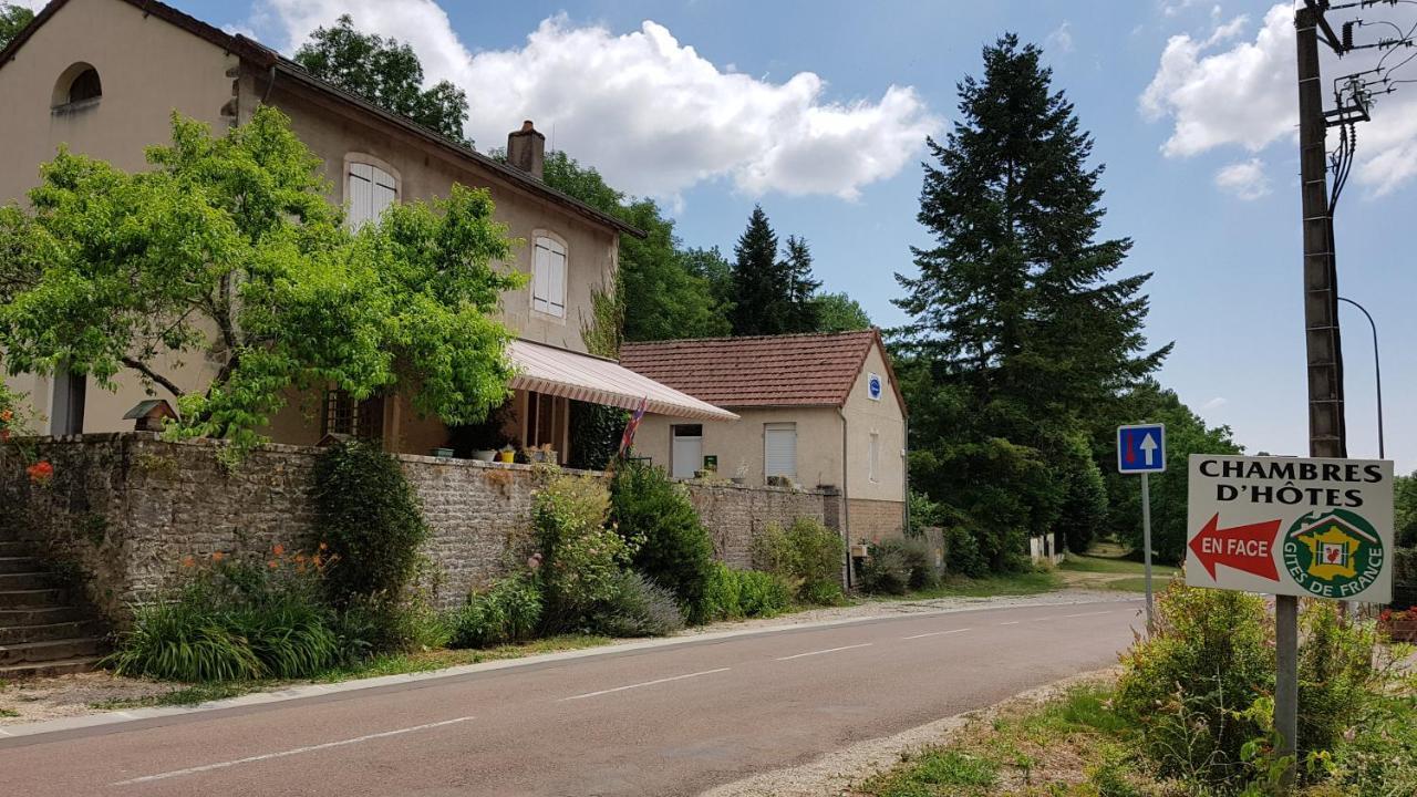 La Providence, Chambres D'Hotes Saint-Sernin-du-Plain Exteriör bild